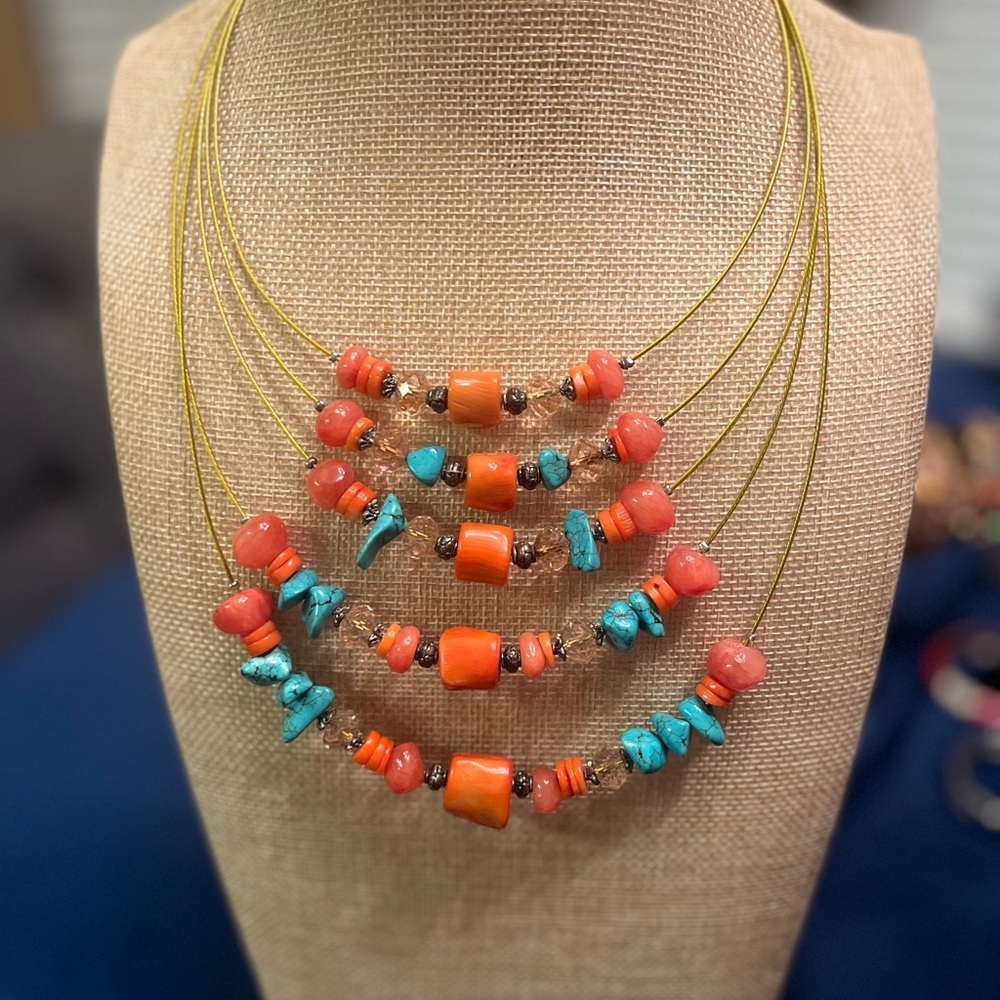 Genuine red coral, turquoise dyed howlite and coral crystals on gold cord - Picture 3 of 4